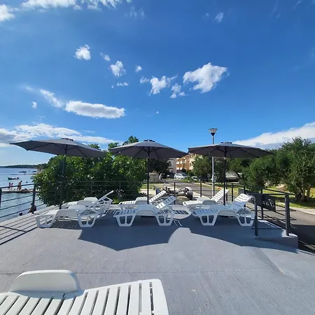 Apartments&rooms Fam Ribarić * Banjol