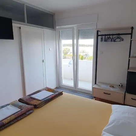 & Fam Ribaric Apartment Banjol